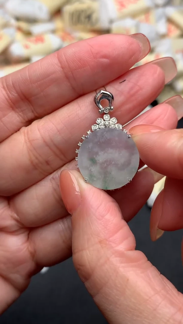 18K金镶嵌挂件翡翠一