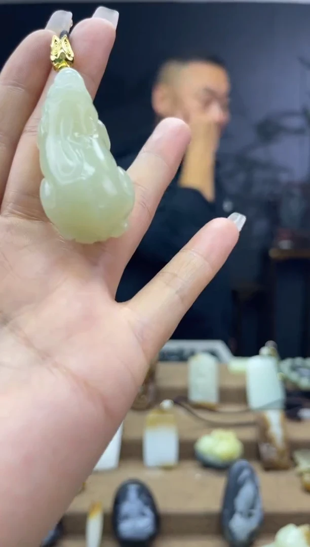 颈饰未镶嵌和田玉1