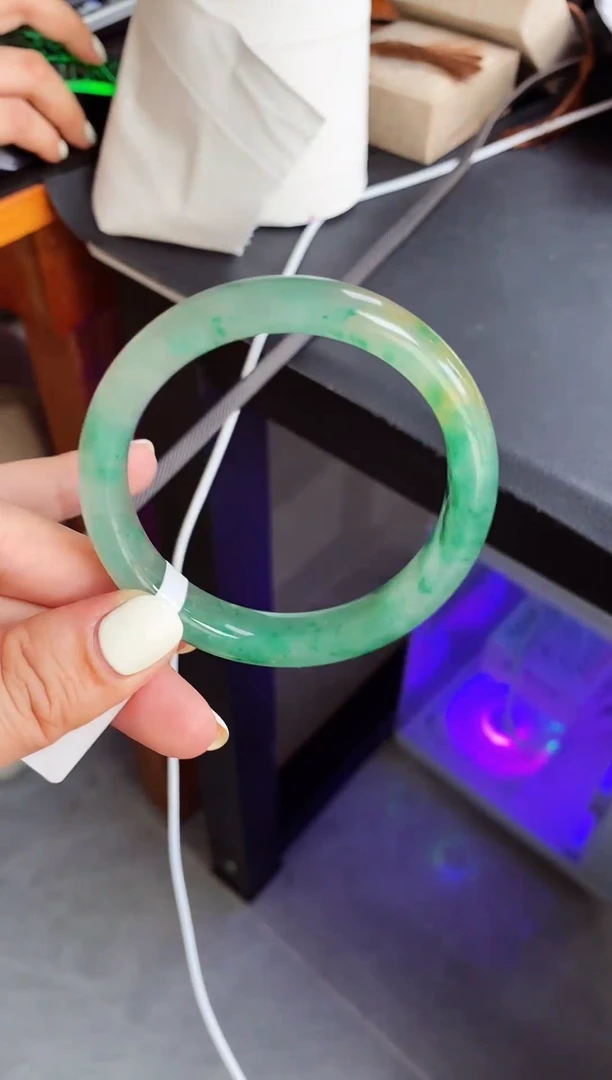 石英质玉（非洲翠）手镯未镶嵌非洲翠冰飘花手镯