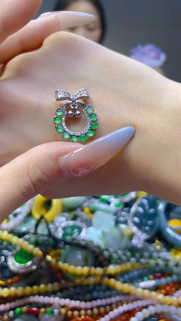 翡翠未镶嵌颈饰/N/翡翠A货，一件也是批发价