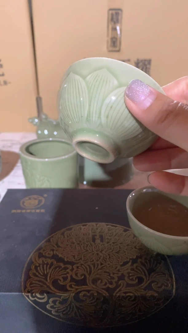 瓷片忧**沙微瑕处理 091504 莲瓣半圆杯 一个
