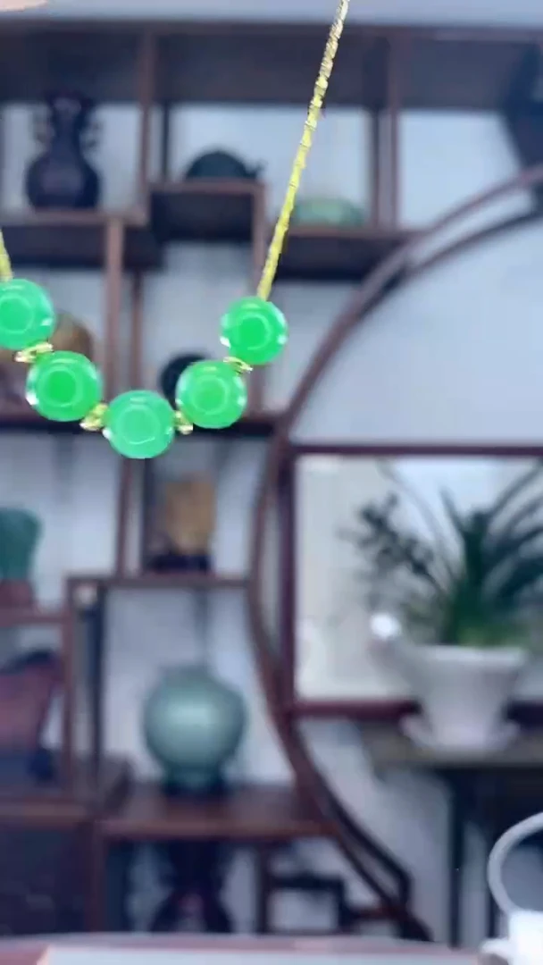 翡翠未镶嵌吊坠(赠链)X32微笑链