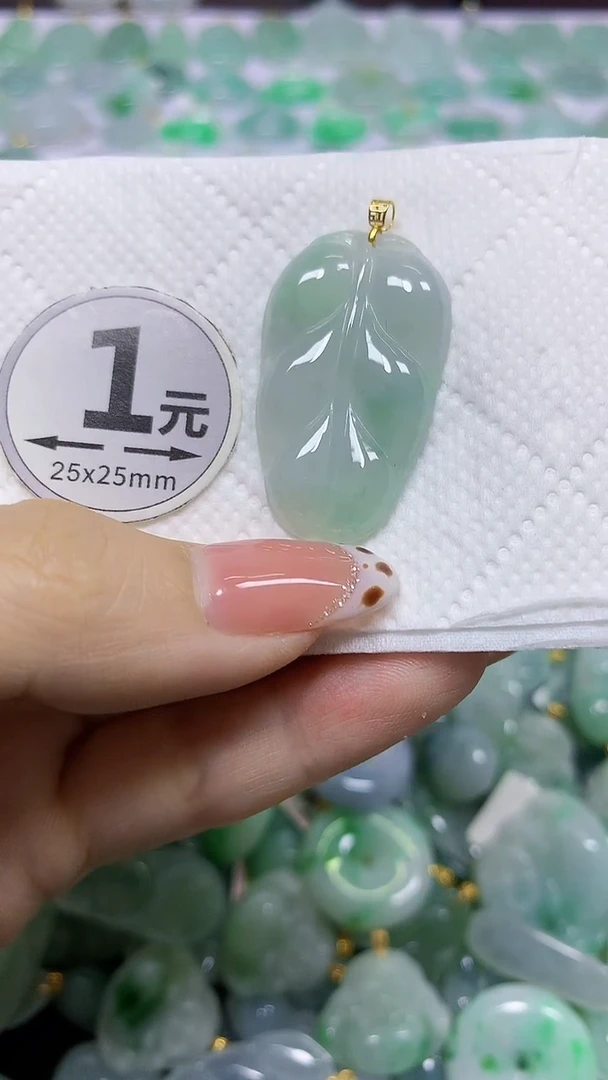 颈饰18K金镶嵌翡翠 天然翡翠A货