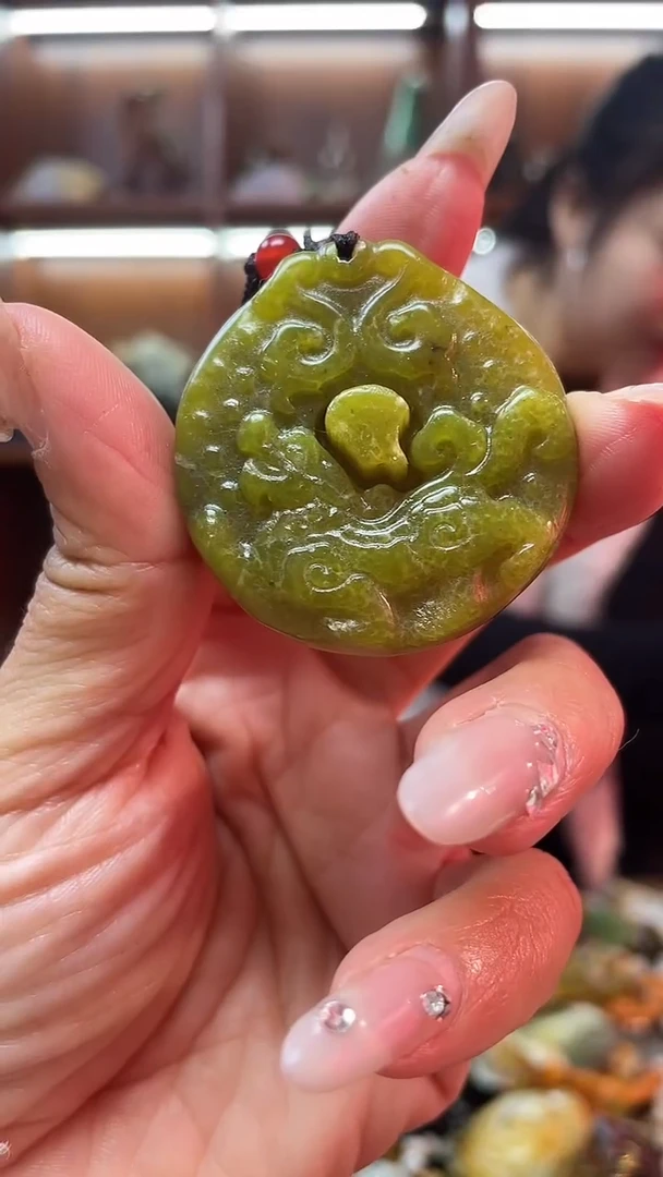 未镶嵌蛇纹石玉吊坠