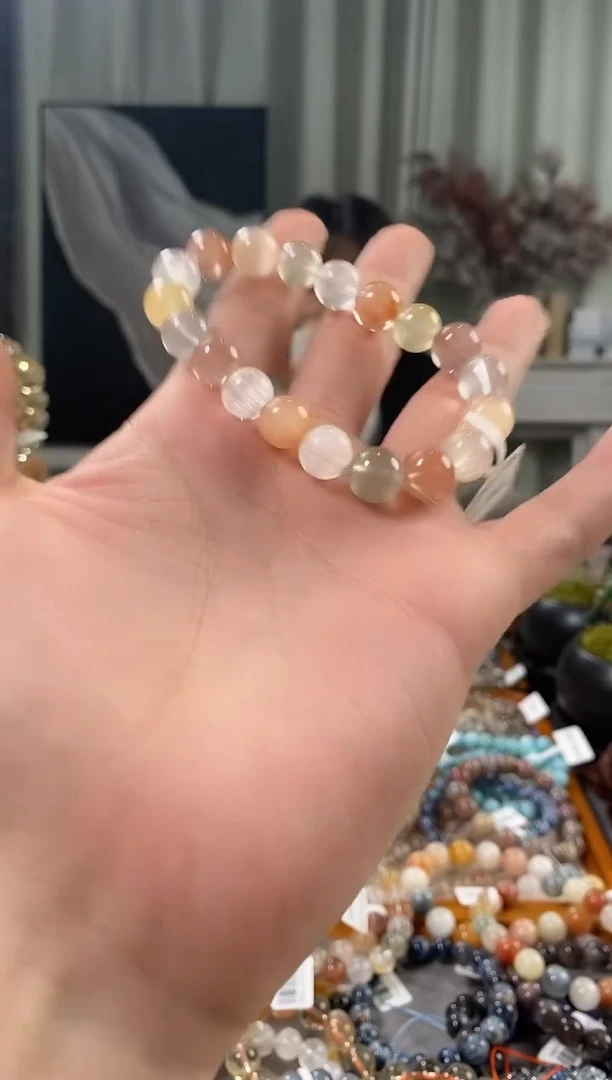 未镶嵌手链水晶周****?彩兔毛