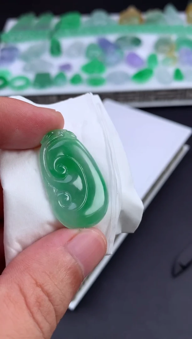 未镶嵌定制翡翠彼**开翡翠