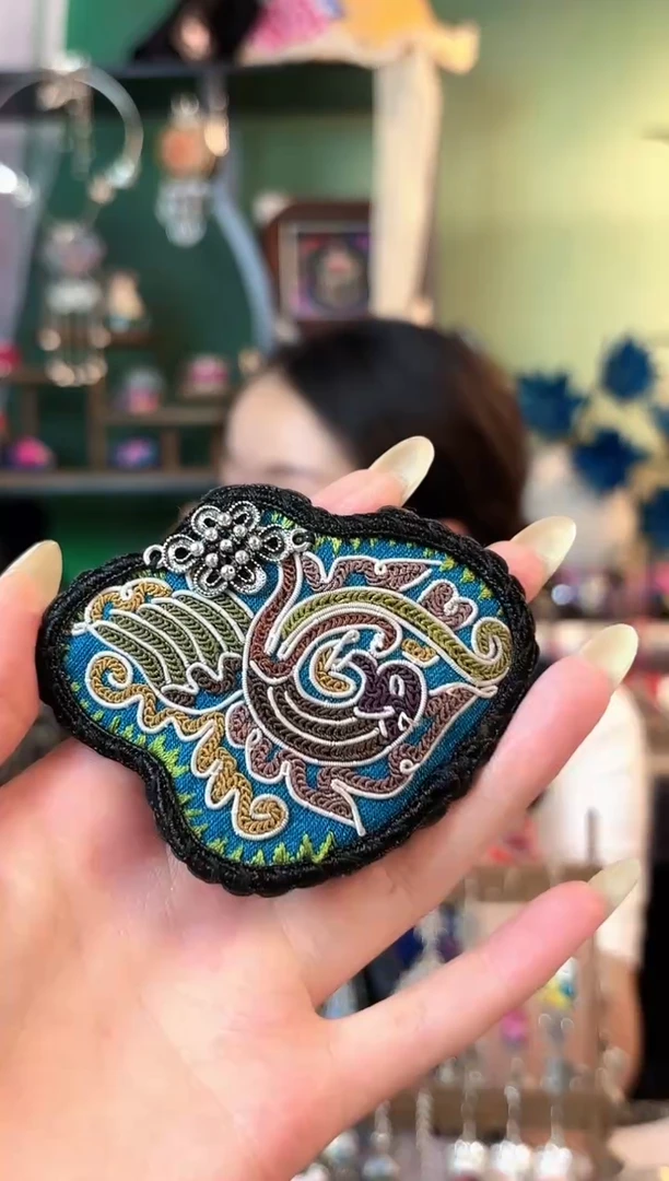 织绣彩云南阁非遗老绣饰品562