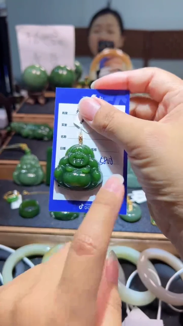 颈饰18K金镶嵌和田玉（碧玉）1