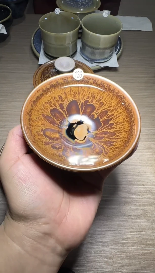 茶盏新****～136号黄涛火莲作品
