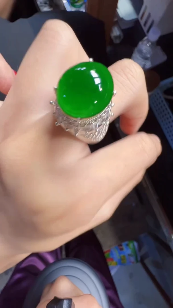 未镶嵌定制翡翠翡翠A货有轻微色差属于正常现象，蛋面多样性发货1