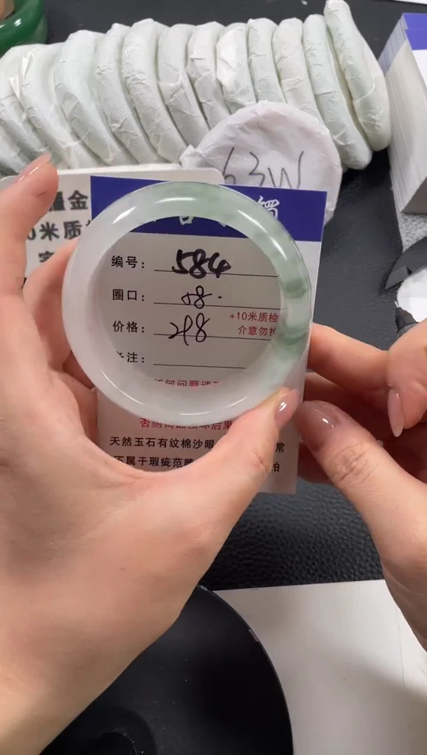 【闪购商品】石英质玉手镯未镶嵌58