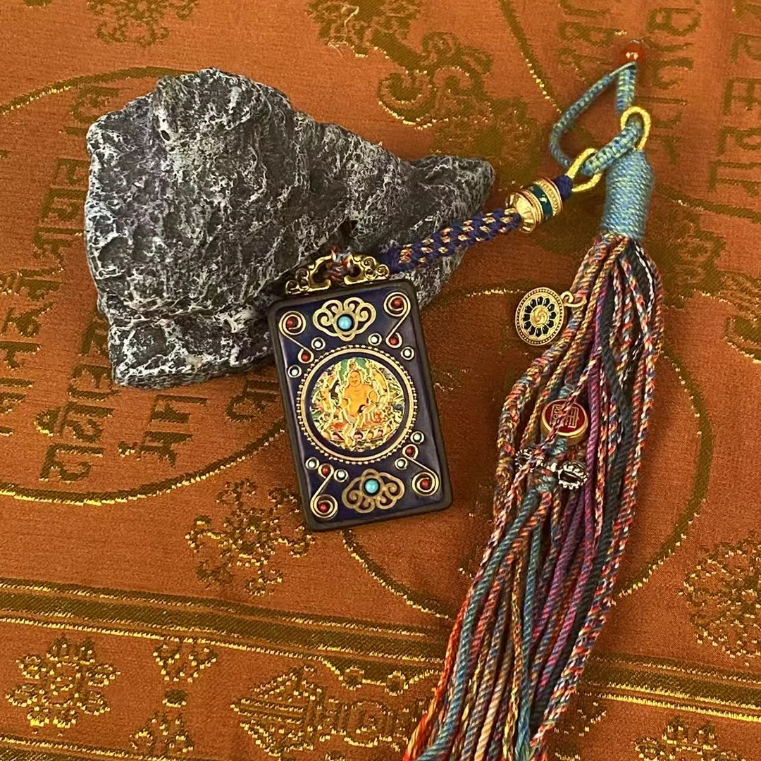 黄财，绿度母雷击木车挂-与实物略有不符介意者勿拍