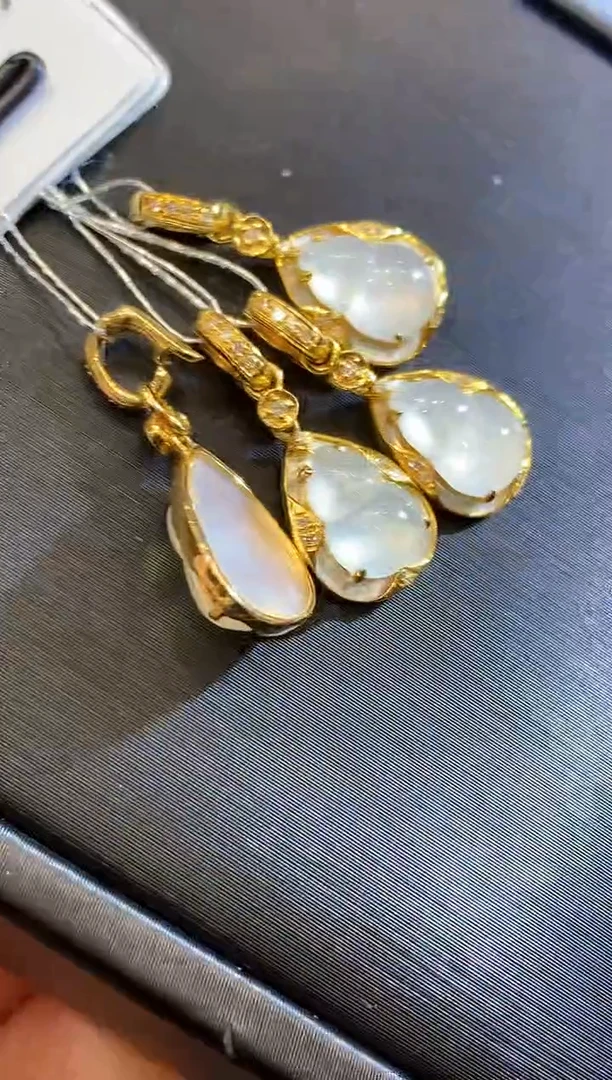 翡翠18K金镶嵌吊坠(不含链)L多样性发其一