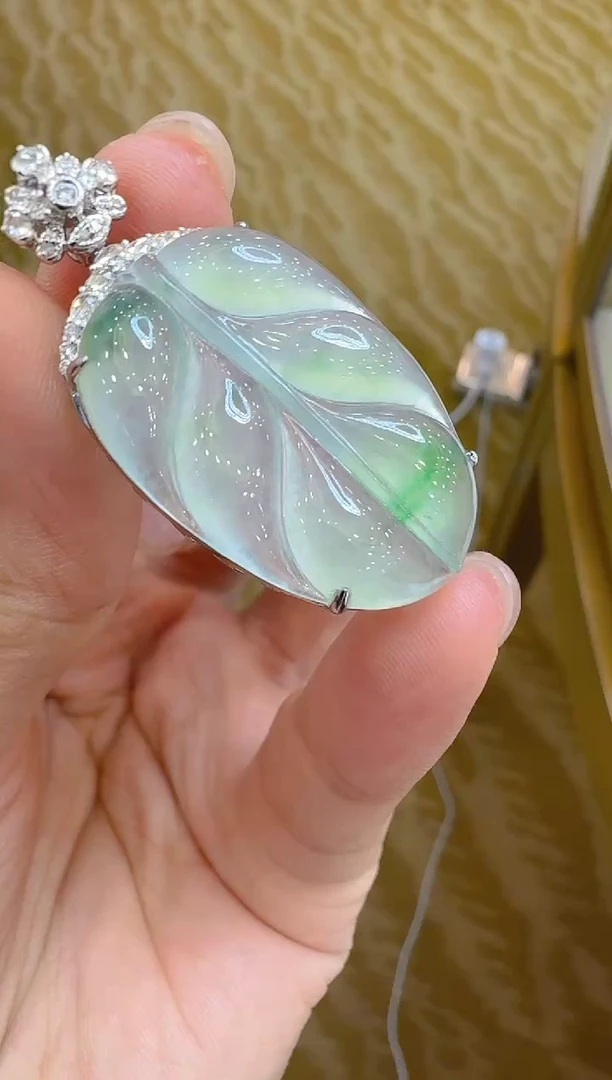 翡翠18K金镶嵌吊坠(不含链)多样性发货拍一发一