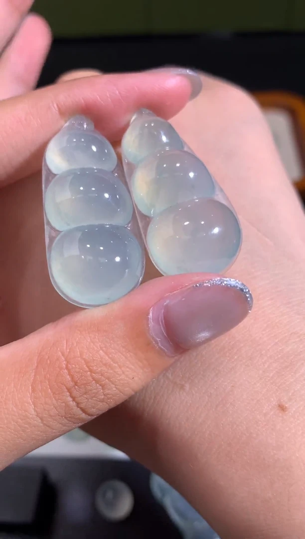 颈饰未镶嵌翡翠一对豆子