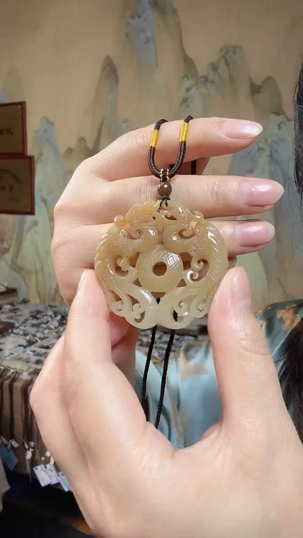 颈饰未镶嵌和田玉.
