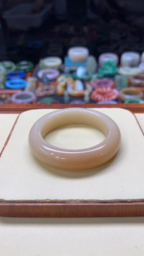 未镶嵌手镯石英质玉红*果081