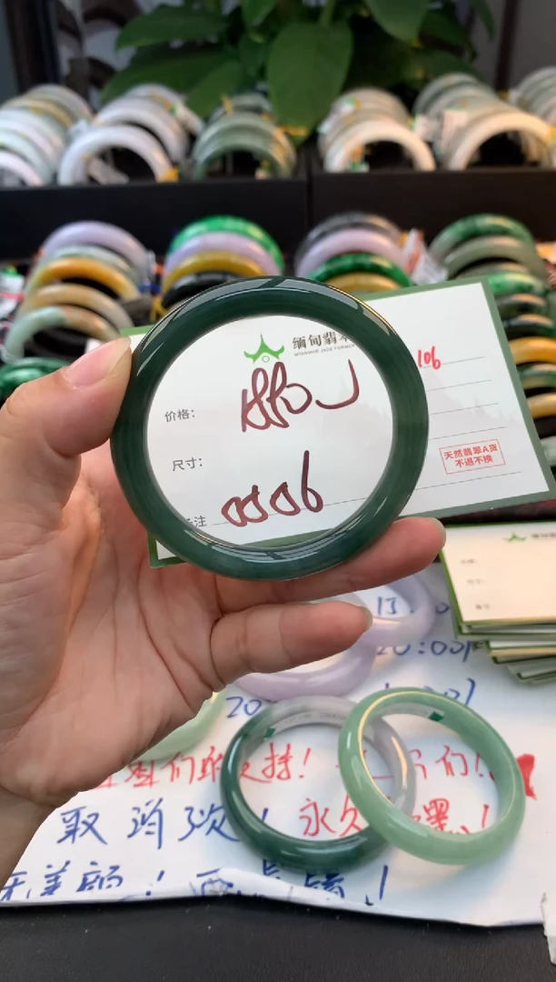 未镶嵌定制翡翠毛货需精细抛光+多人