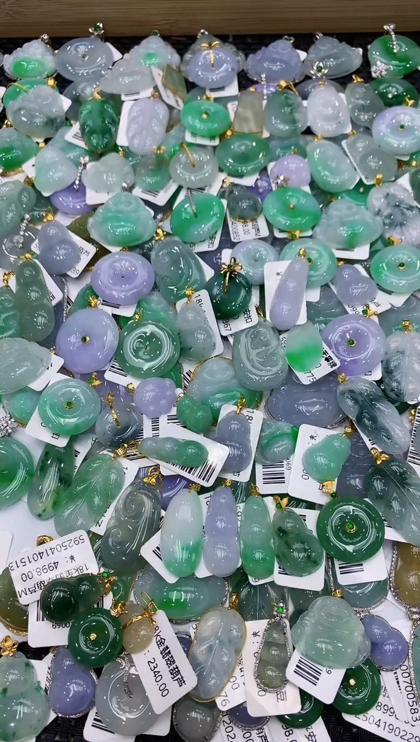 翡翠18K金镶嵌颈饰一物一证，9米证书费