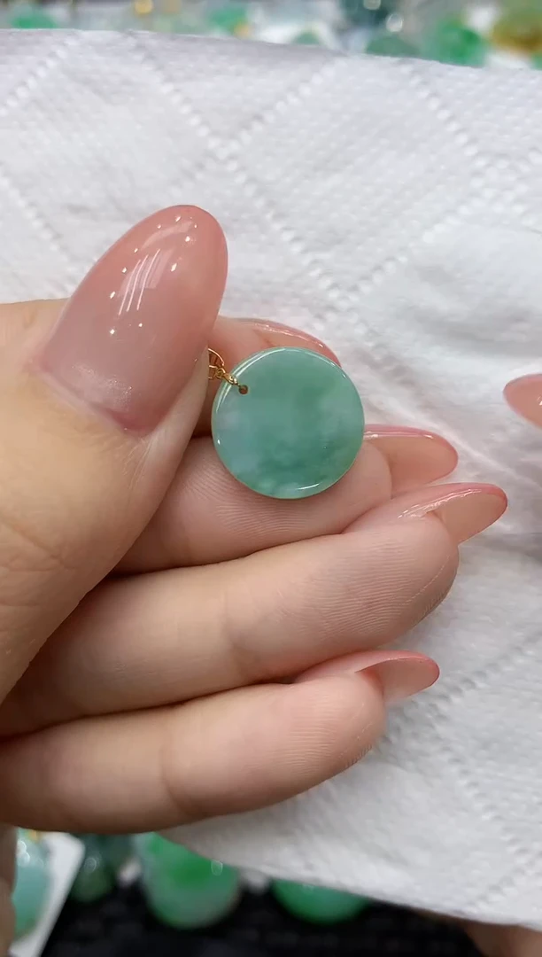 颈饰18K金镶嵌翡翠111111111111