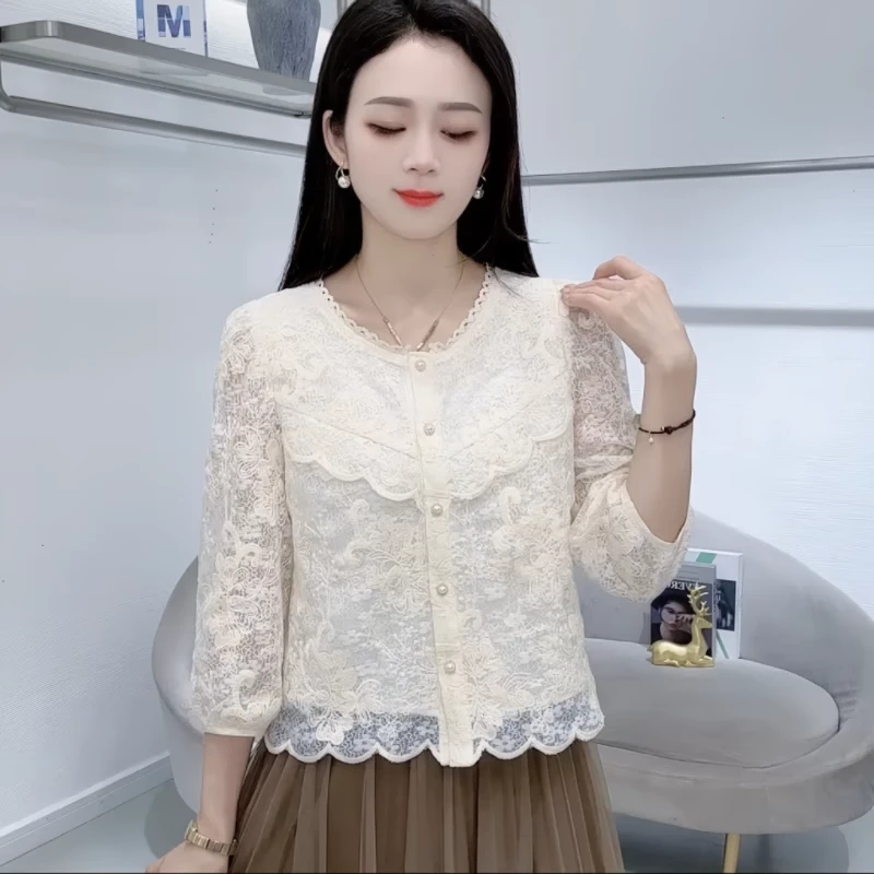 法式时尚蕾丝衬衫女士春秋新款刺绣拼接七分袖衬衣小个子开衫上衣