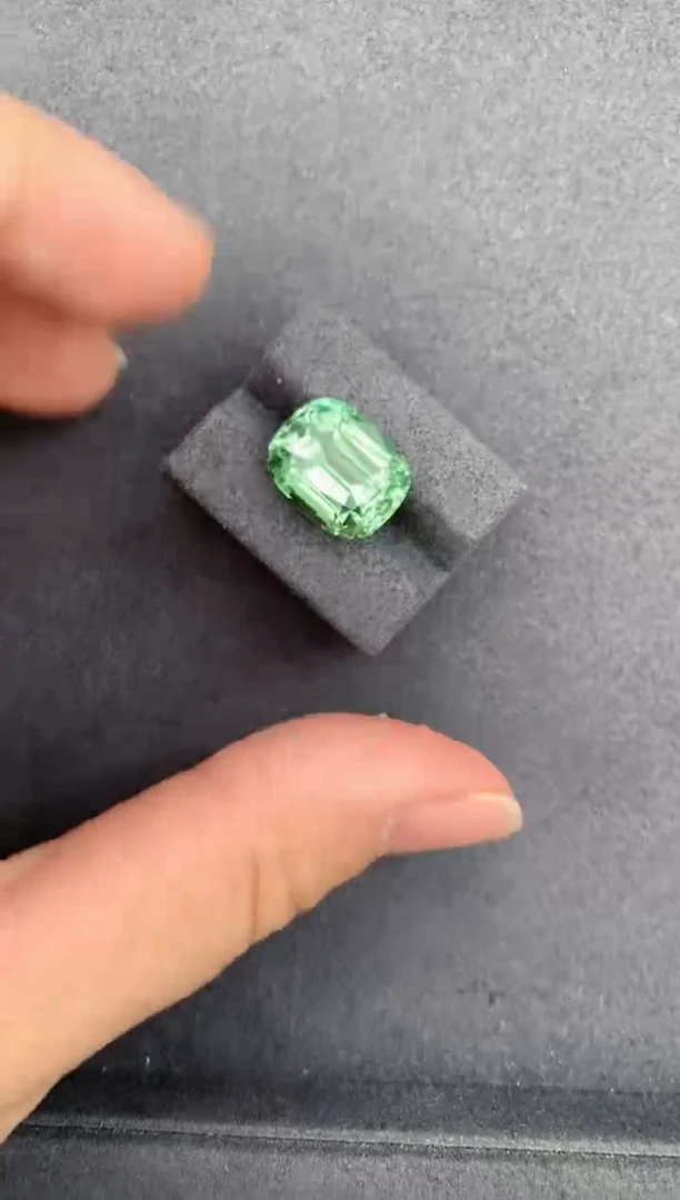 未镶嵌珠宝半成品碧玺9.5ct绿碧玺