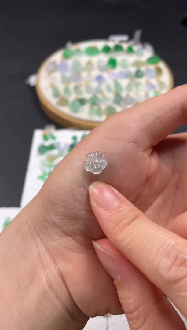 吊坠(不含链)18K金镶嵌翡翠一个JK138