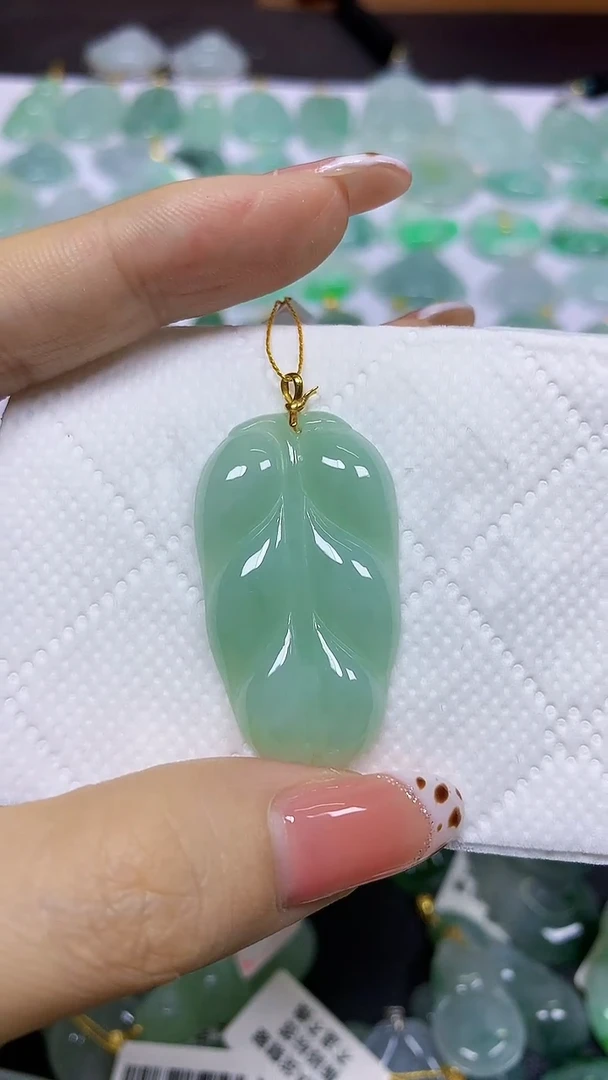 颈饰18K金镶嵌翡翠天然翡翠A货