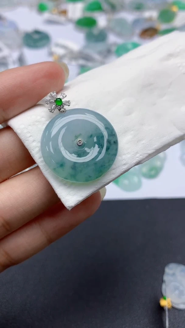 翡翠18K金镶嵌颈饰天然缅甸a货翡翠