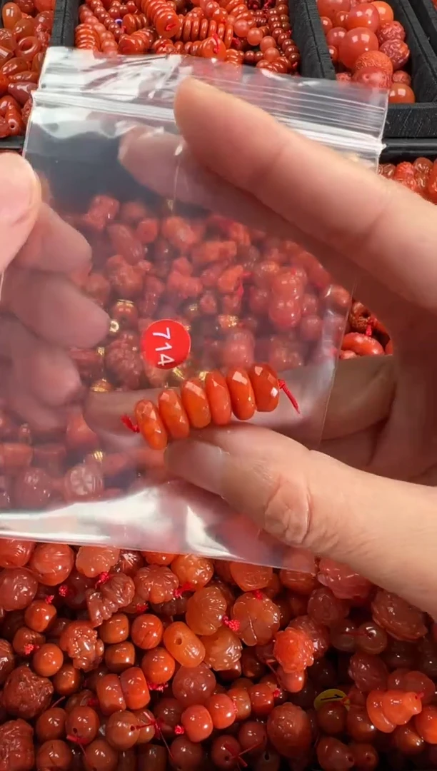 【闪购商品】南红玛瑙颈饰未镶嵌1