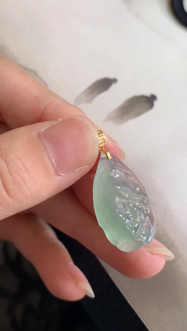 颈饰18K金镶嵌翡翠吊坠