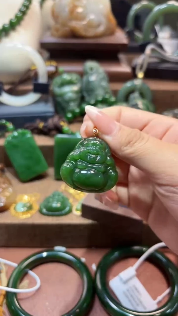 颈饰18K金镶嵌和田玉（碧玉）1