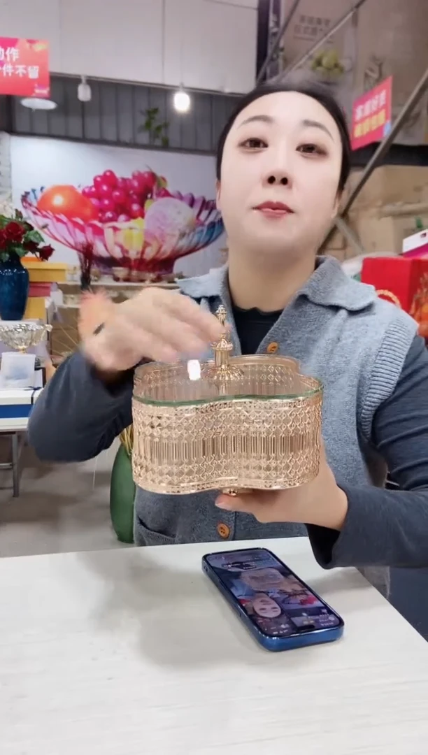 首饰盒一个.......