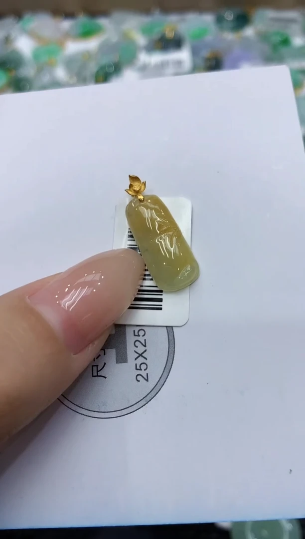 颈饰18K金镶嵌翡翠111111111111