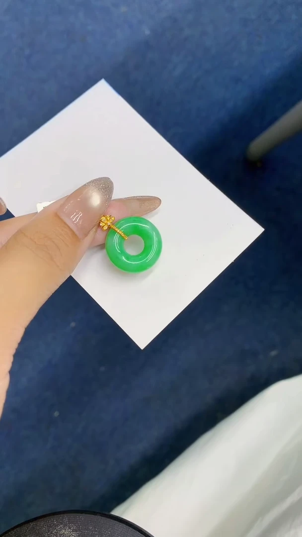 颈饰18K金镶嵌翡翠1
