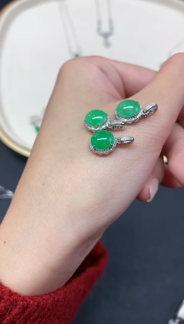 【闪购商品】翡翠吊坠(不含链)18K金镶嵌A60|1800|多样性发其一