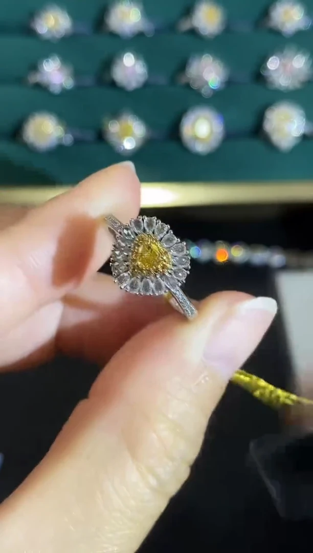 18K金镶嵌戒指钻石戒指