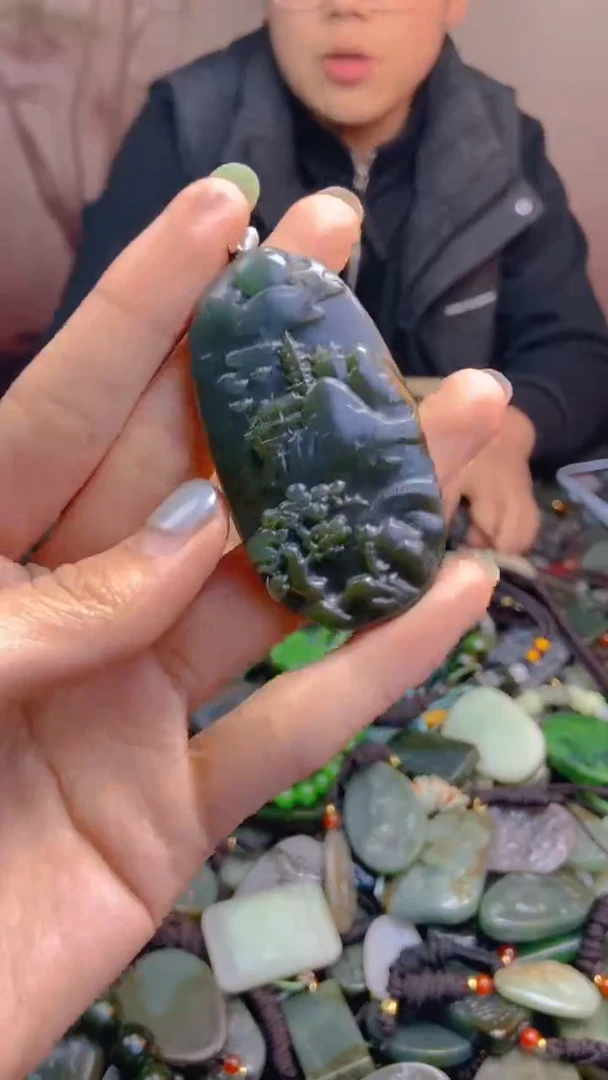 颈饰未镶嵌和田玉1