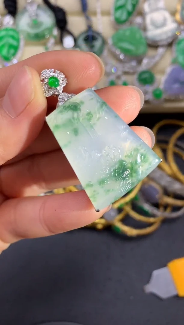 翡翠18K金镶嵌颈饰440-中国好珍宝