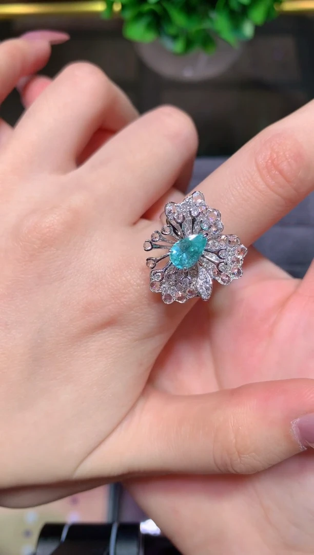 18K金镶嵌戒指帕拉依巴碧玺1.02CT