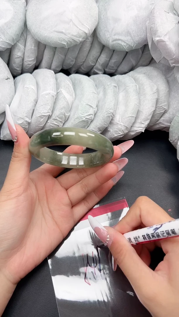 精品手镯 ，一物一拍U-002