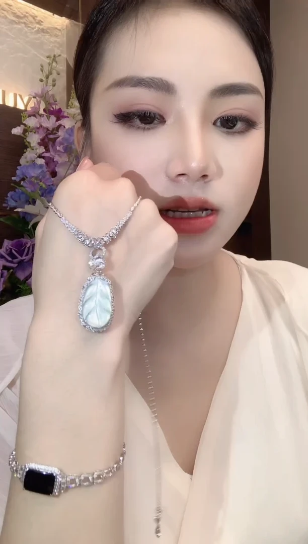 吊坠(不含链)18K金镶嵌翡翠C52