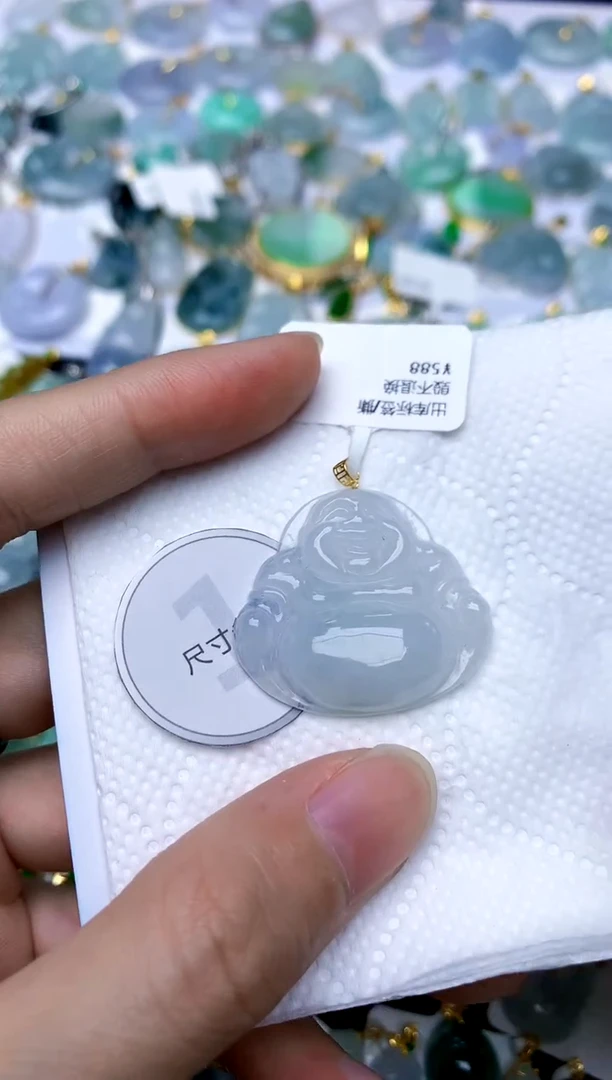颈饰18K金镶嵌翡翠天然A货翡翠