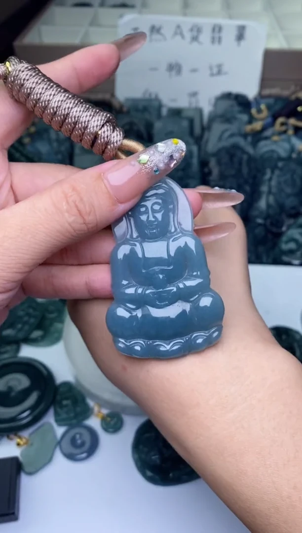 颈饰未镶嵌翡翠