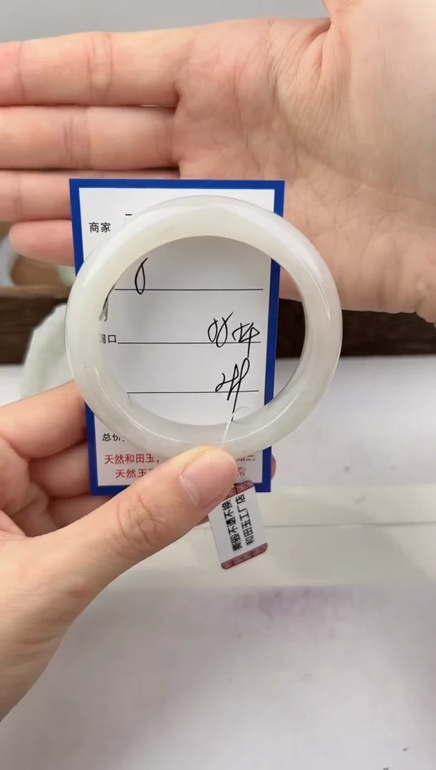 未镶嵌手镯和田玉5颜色微差无瑕疵