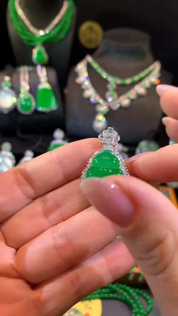 吊坠(不含链)18K金镶嵌翡翠吊坠