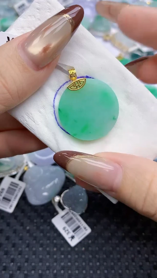 颈饰18K金镶嵌翡翠124   天然翡翠A货  百元以上9米证书费自理