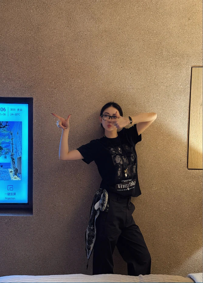 Haut yoli “复古做旧”街头感人像印花短袖T恤  075