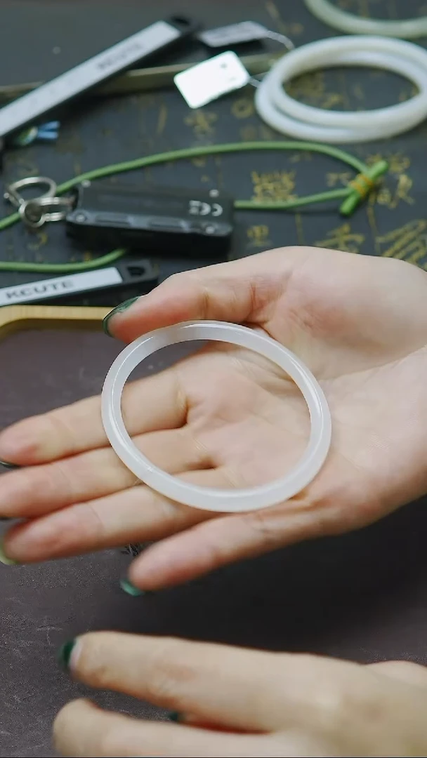 未镶嵌手镯和田玉57圈口  白玉叮当手镯