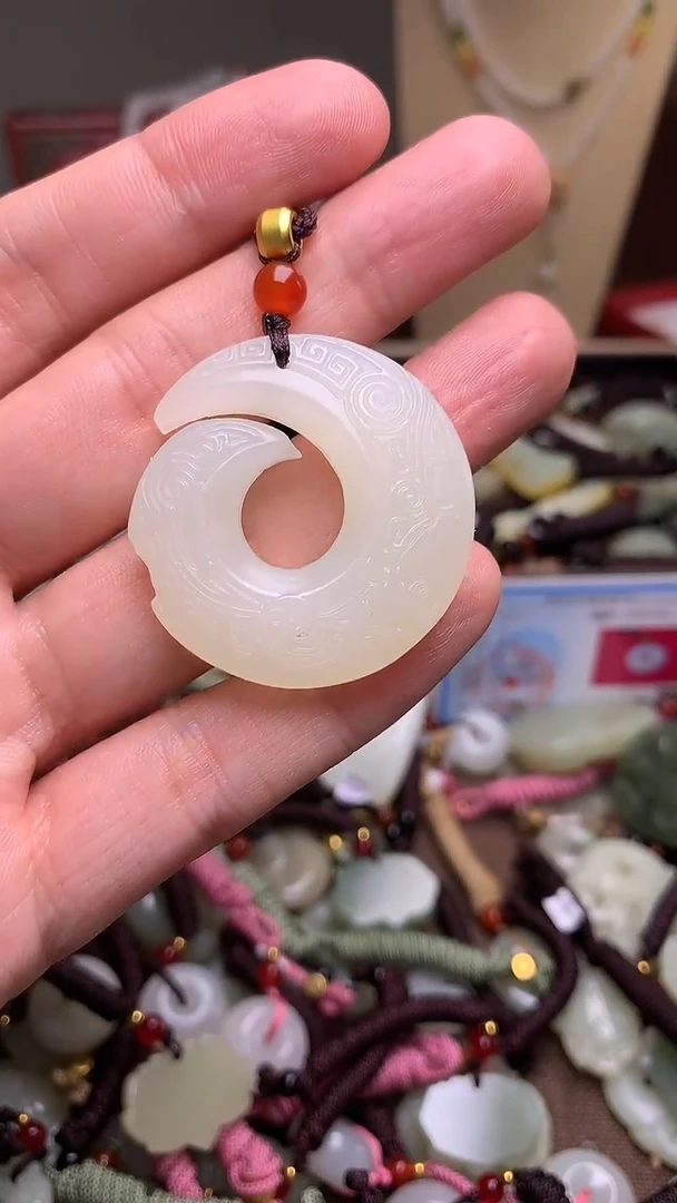 玉新疆料青海料清水时来运转吊坠